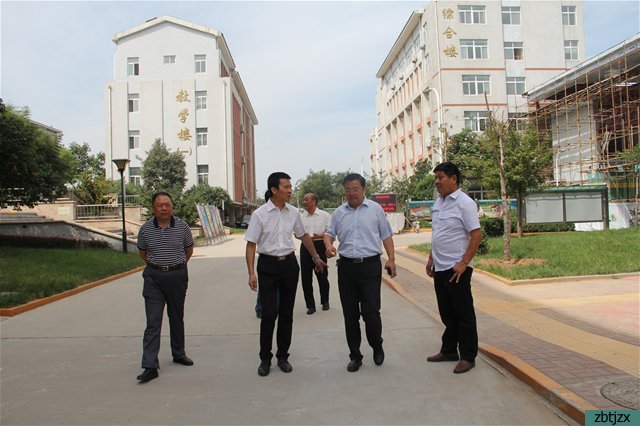 高新區(qū)領導教師節(jié)走訪淄博市特殊教育中心慰問教師