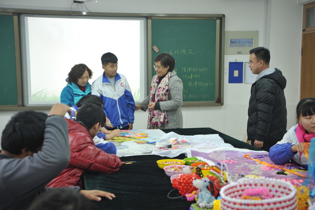 澳美英語學校溫暖送特校