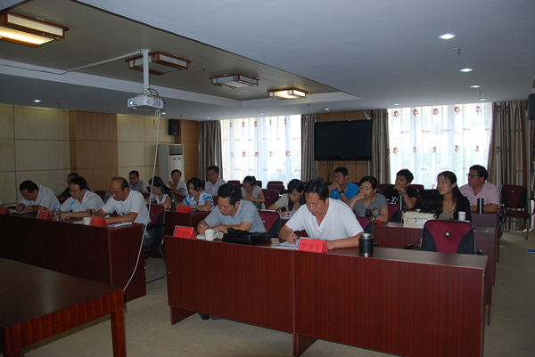 市特教中心召開2012年領(lǐng)導(dǎo)干部暑期理論學(xué)習(xí)讀書會