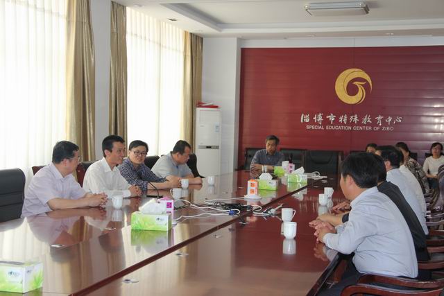 淄博高新區(qū)領(lǐng)導(dǎo)到我校走訪慰問(wèn)