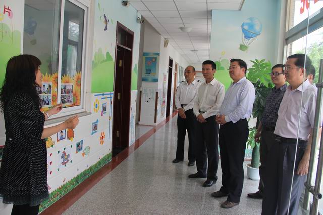 淄博高新區(qū)領(lǐng)導(dǎo)到我校走訪慰問(wèn)