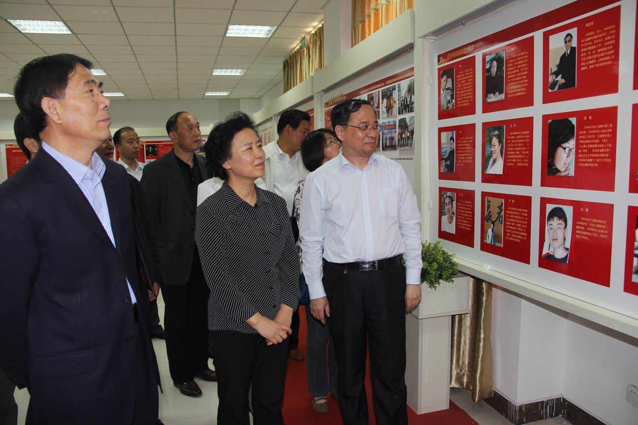 省人大、省殘聯(lián)有關(guān)領(lǐng)導到學校調(diào)研工作