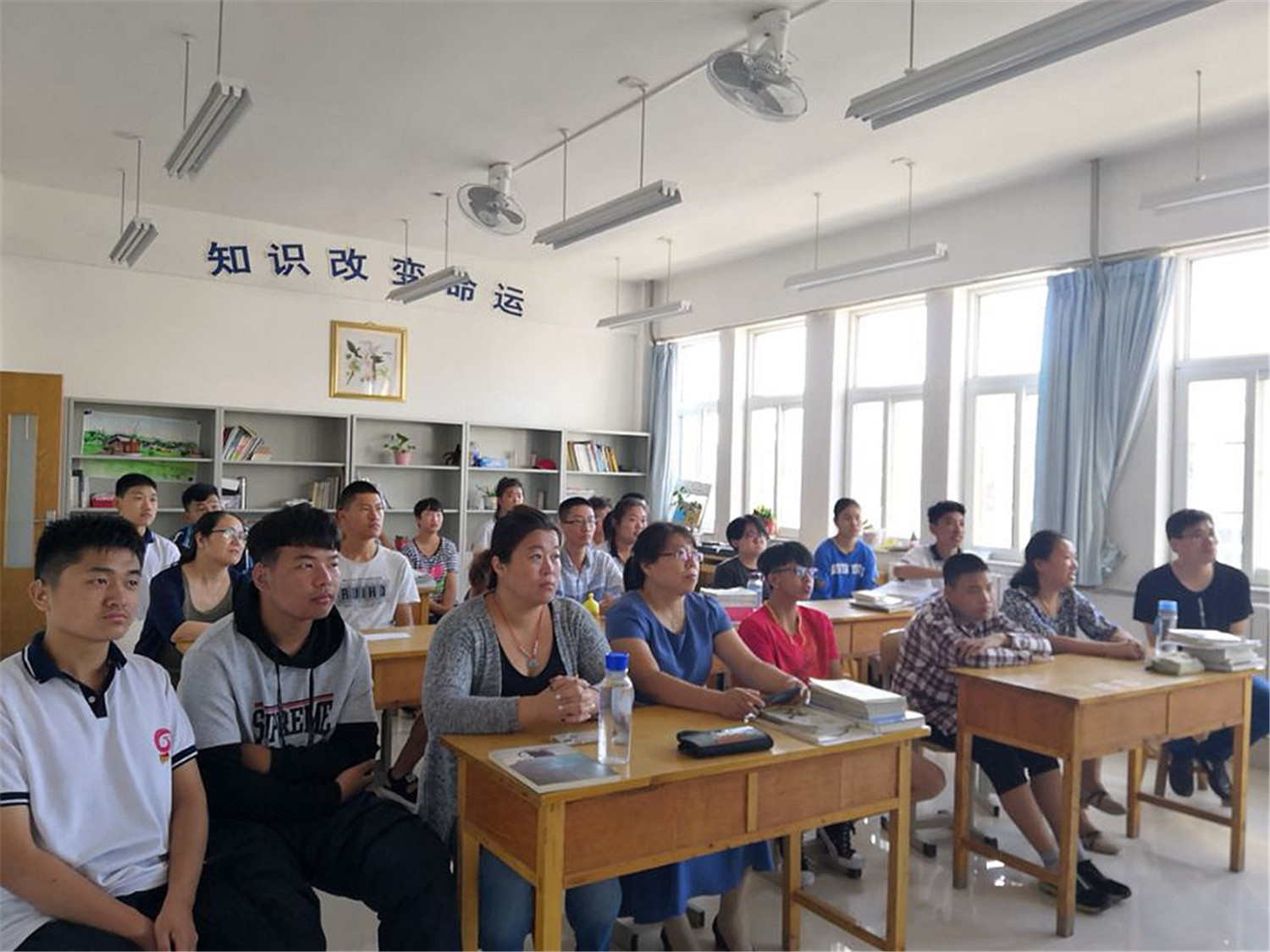 市特教中心組織觀看全市慶祝第34個教師節(jié)會議現(xiàn)場直播