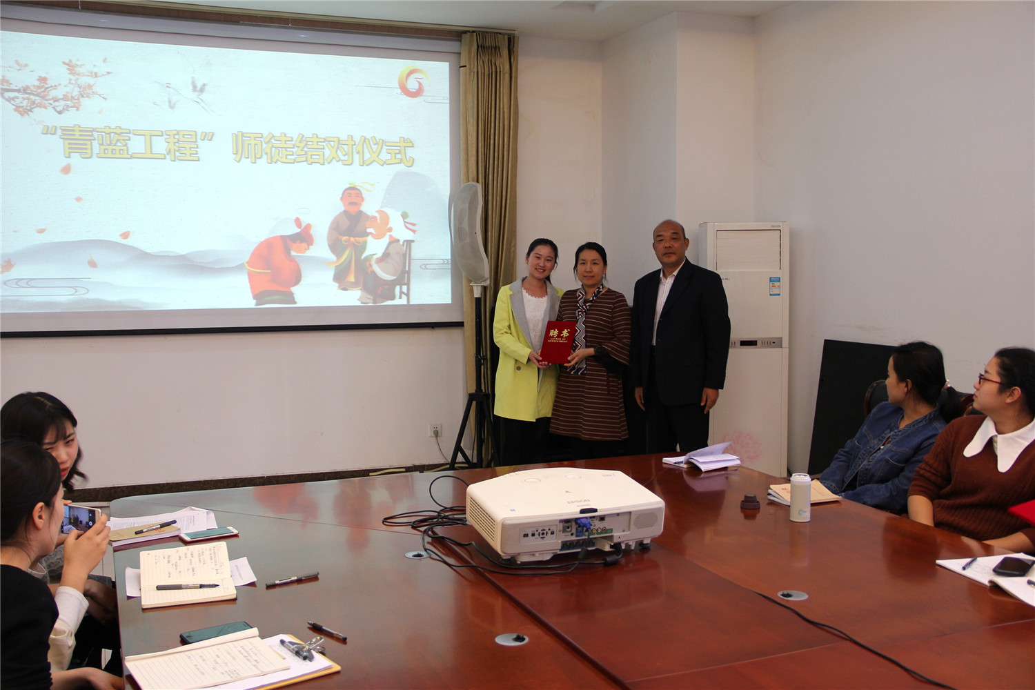專業(yè)領(lǐng)航謀發(fā)展  青藍互動促新風(fēng)