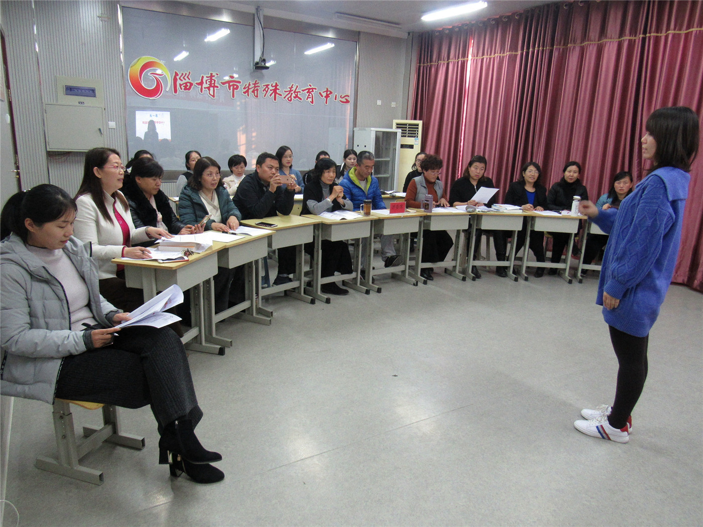 市特教中心組織青年教師“指尖上的愛”手語風采展示活動