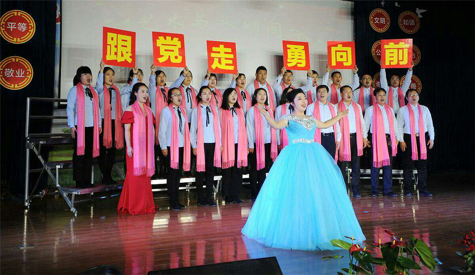 紅歌唱響愛祖國(guó) 滿腔熱血獻(xiàn)特教