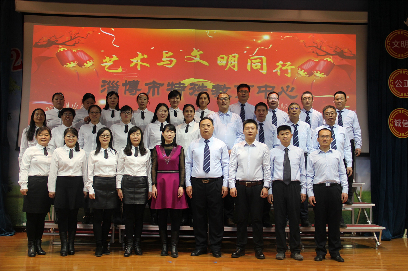 紅歌唱響愛祖國(guó) 滿腔熱血獻(xiàn)特教