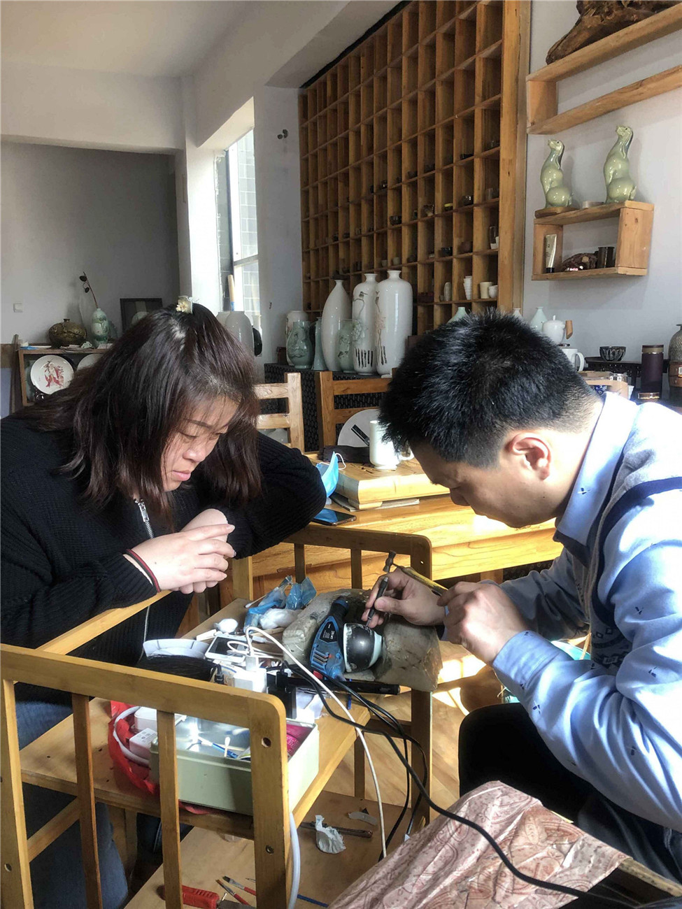 師徒互勉知酬勤，青藍共繪新華章