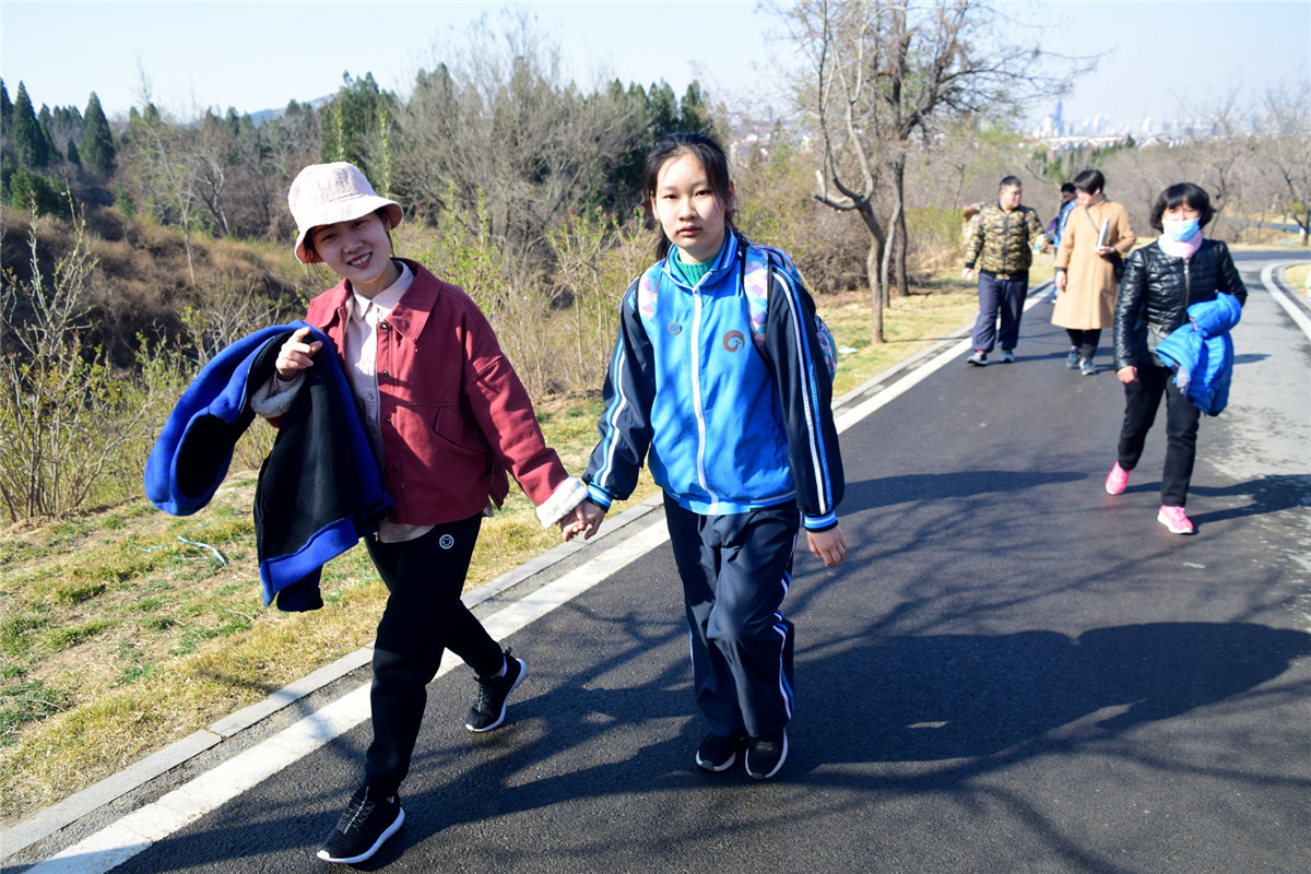 市特教中心開展“健步春天 文明花山”實(shí)踐活動(dòng)