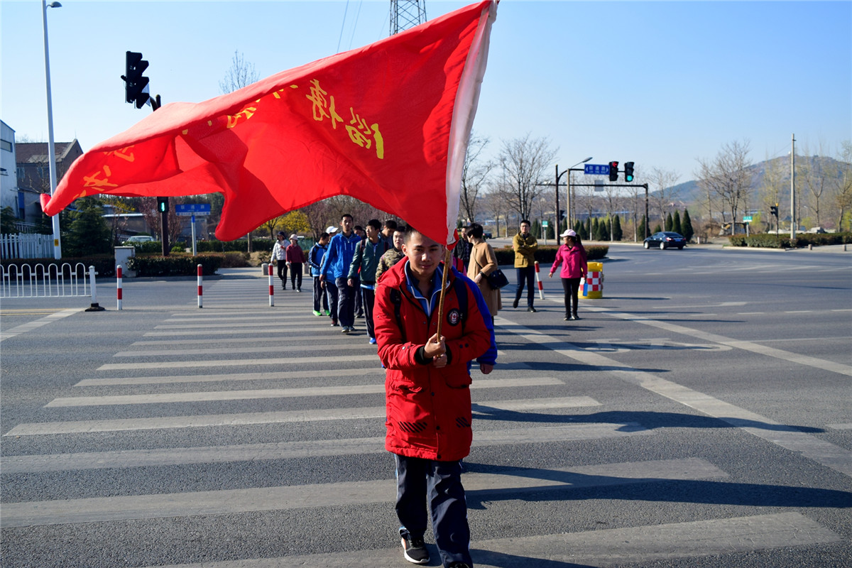 市特教中心開展“健步春天 文明花山”實(shí)踐活動(dòng)