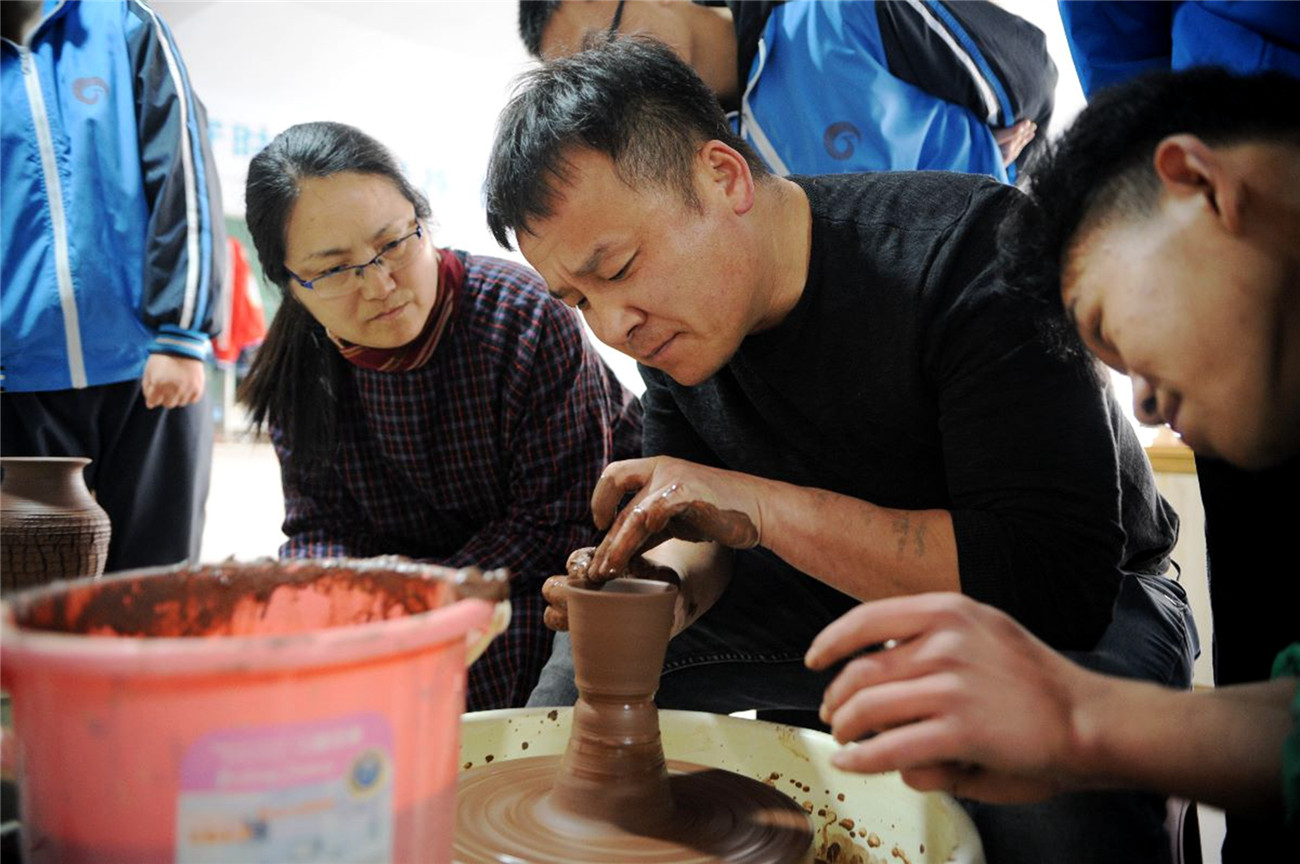 “兆霞”映特教，合作吐芬芳
