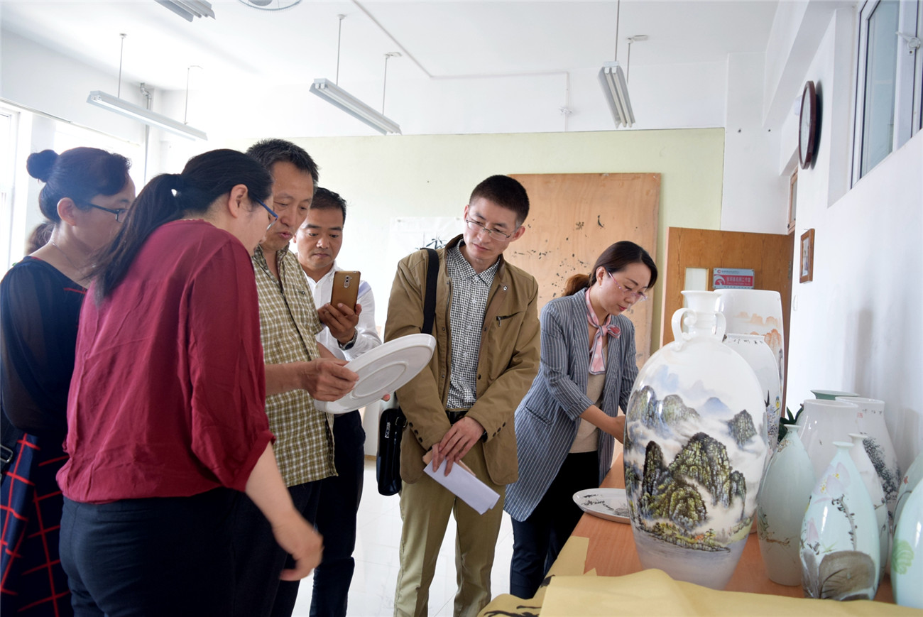 愛(ài)心捐助 情暖校園