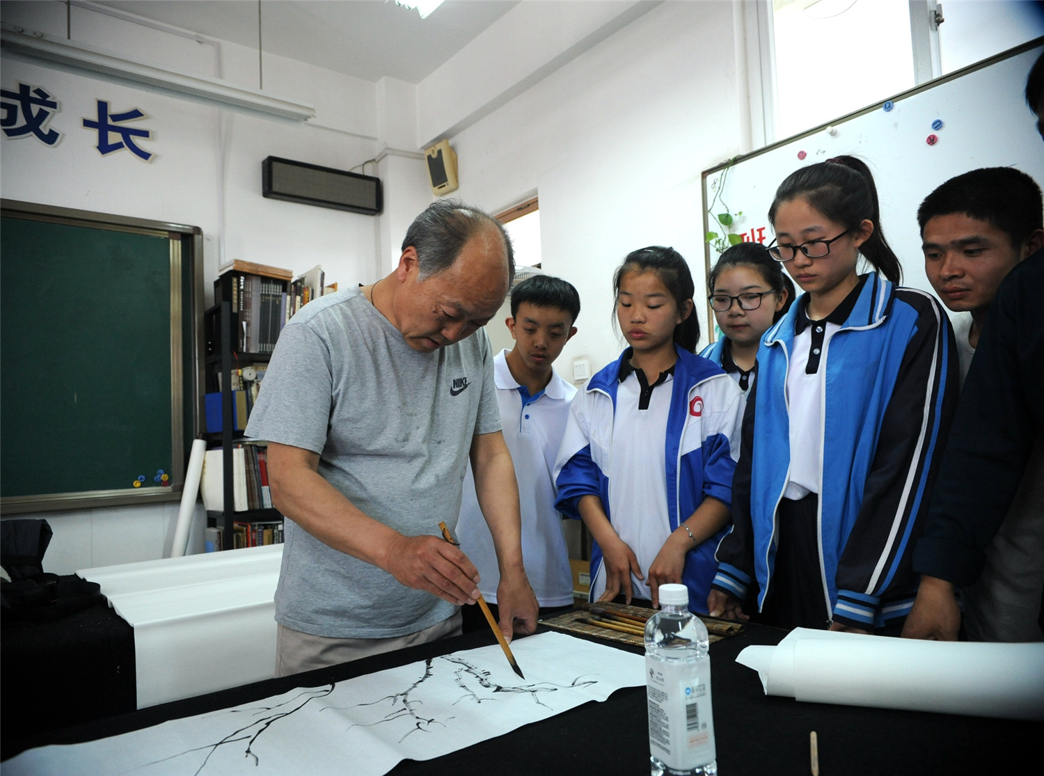 張店區(qū)書畫家志愿服務(wù)進特教