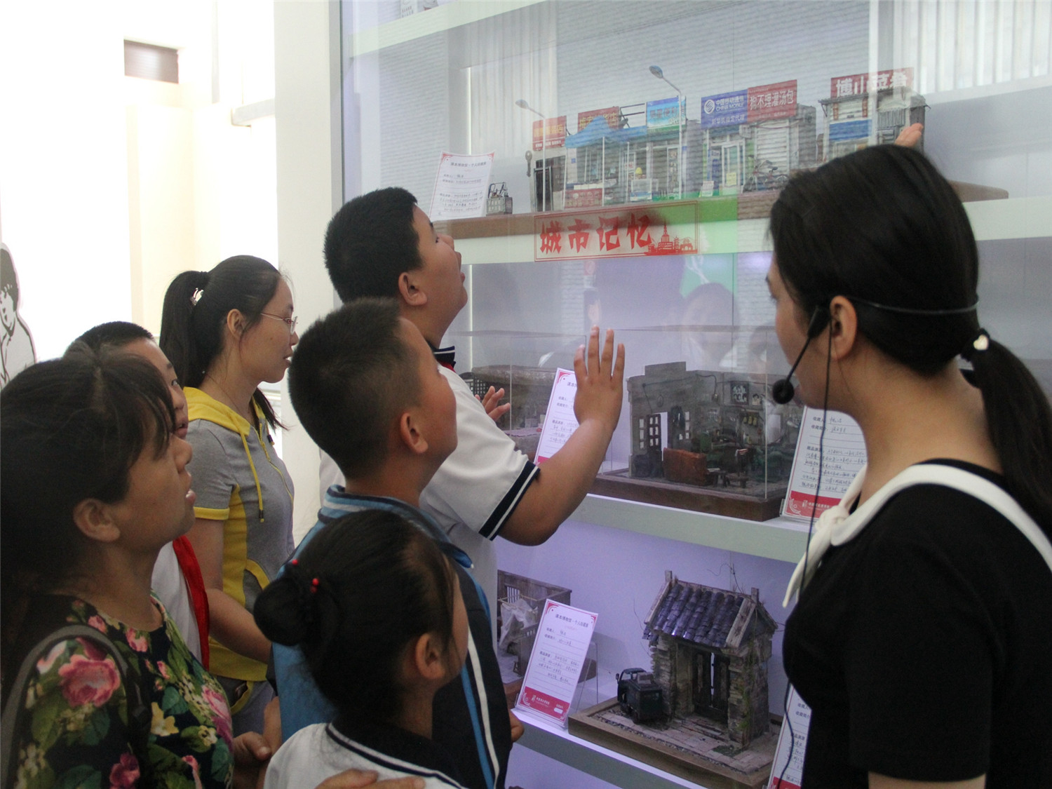 用書籍開啟智慧 讓閱讀浸潤(rùn)人生