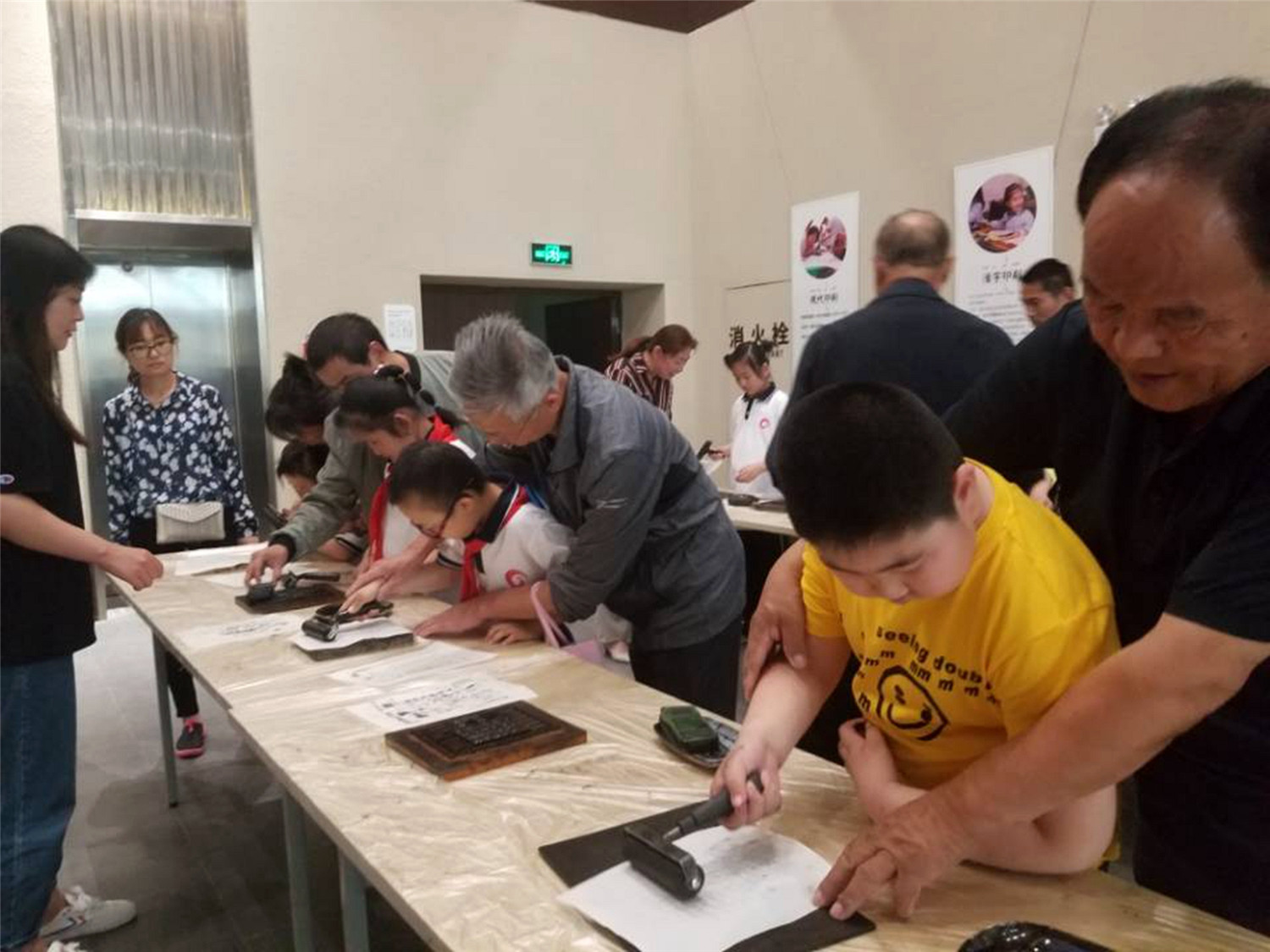 用書籍開啟智慧 讓閱讀浸潤(rùn)人生