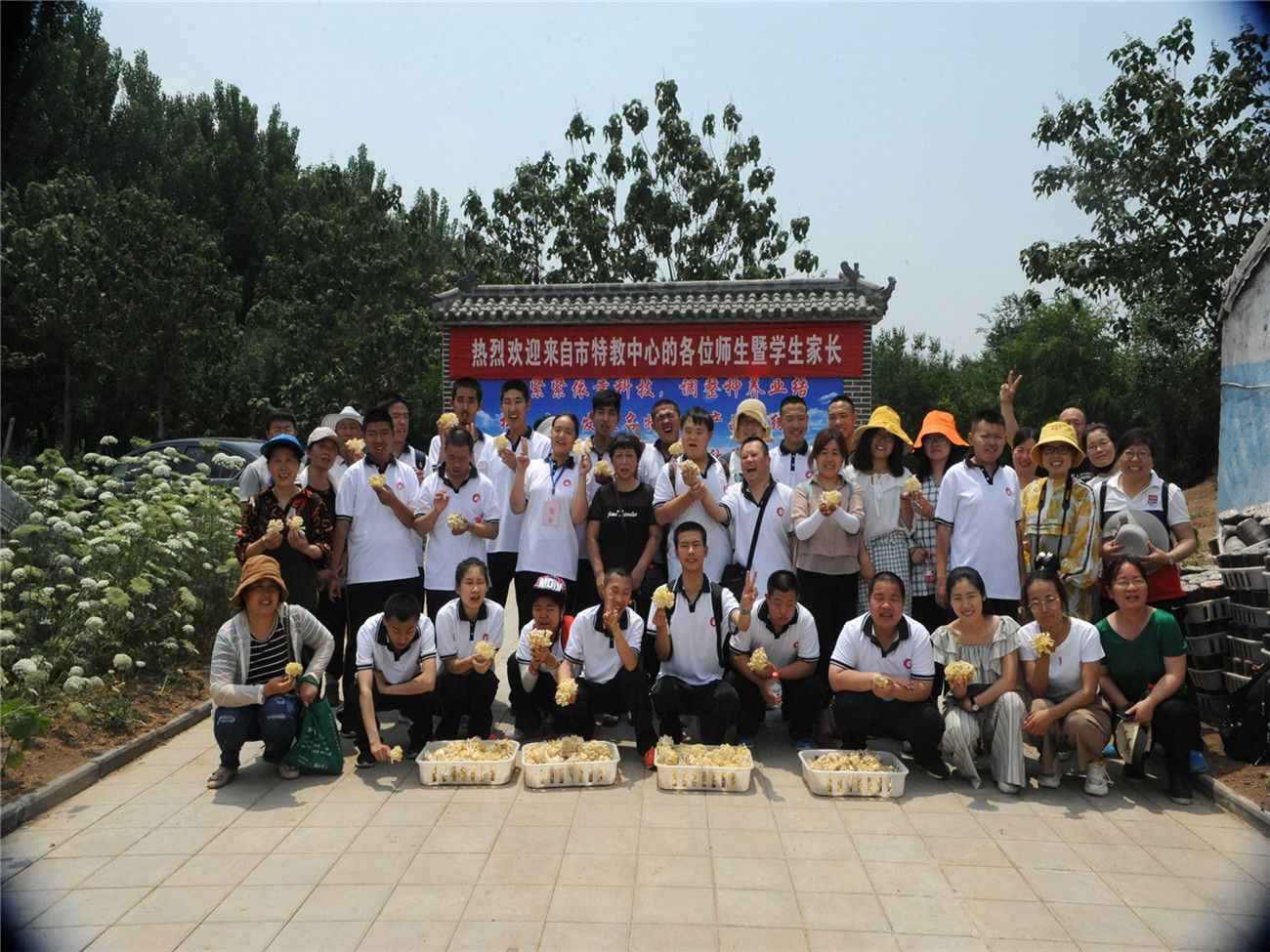 市特教中心“學生學農(nóng)基地”揭牌儀式在響水涯舉行