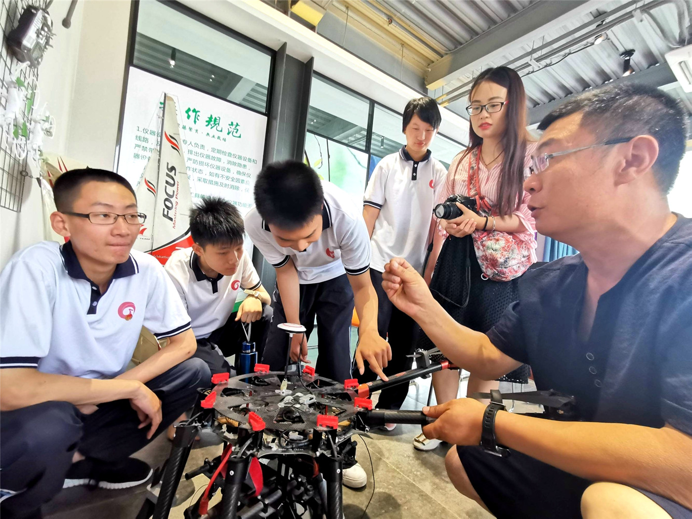 市特教中心學(xué)生參加“放飛夢(mèng)想”航模研學(xué)活動(dòng)