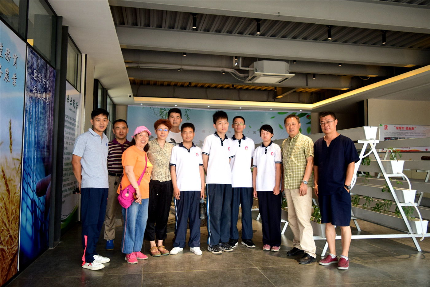 市特教中心學(xué)生參加“放飛夢(mèng)想”航模研學(xué)活動(dòng)