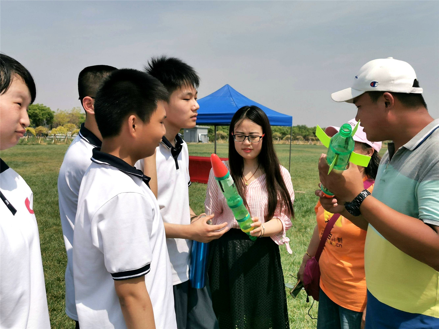 市特教中心學(xué)生參加“放飛夢(mèng)想”航模研學(xué)活動(dòng)