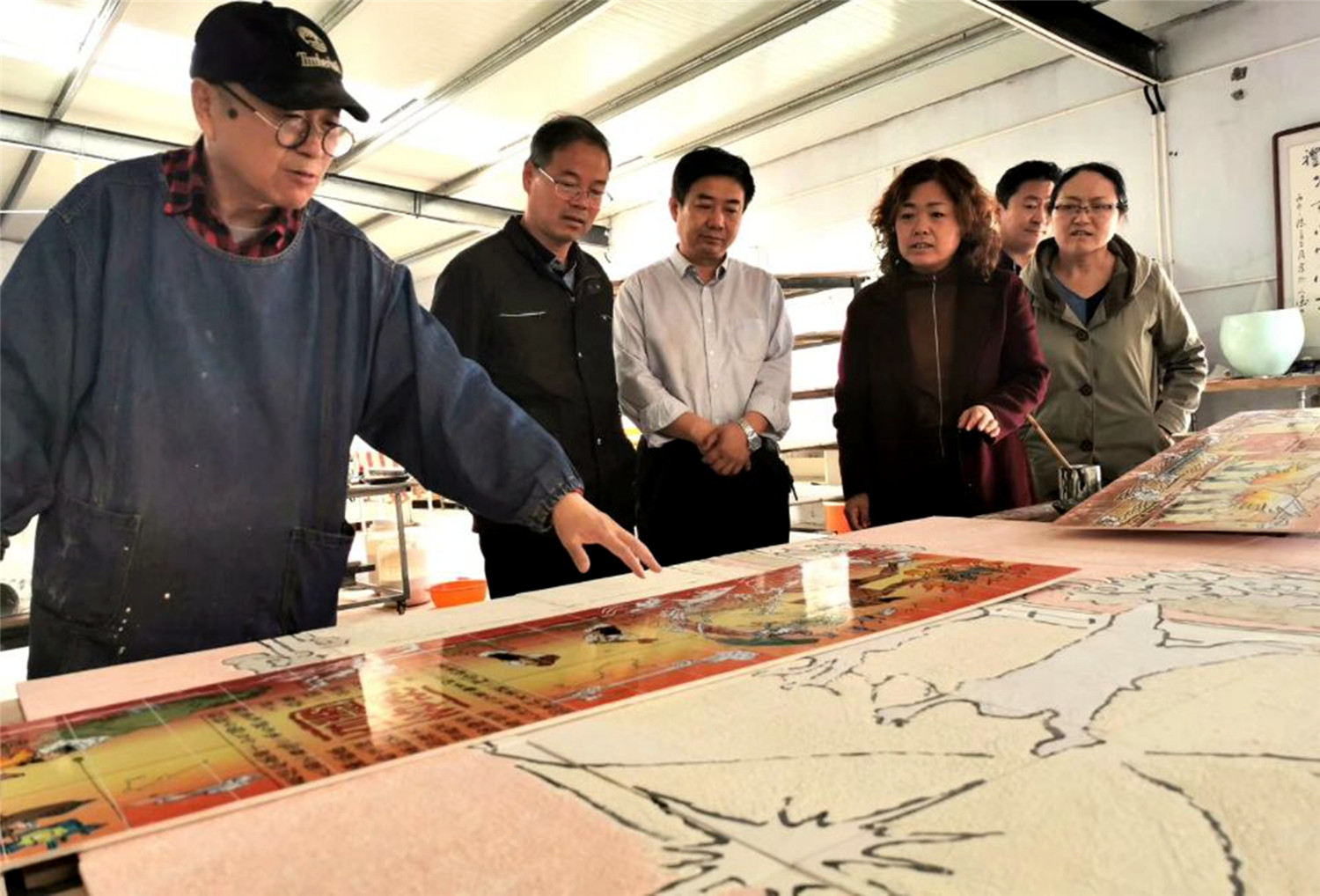 市特教中心學(xué)生參與學(xué)校大型陶瓷壁畫(huà)創(chuàng)作