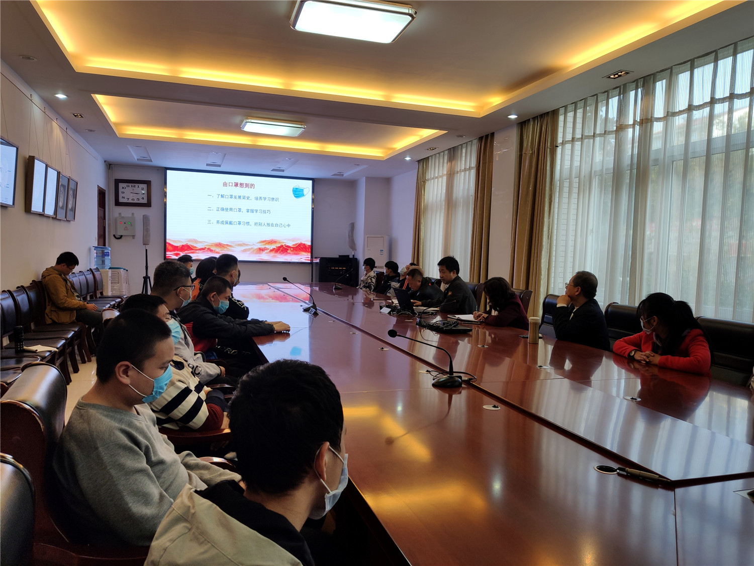 堅(jiān)持立德樹人 筑牢思想根基