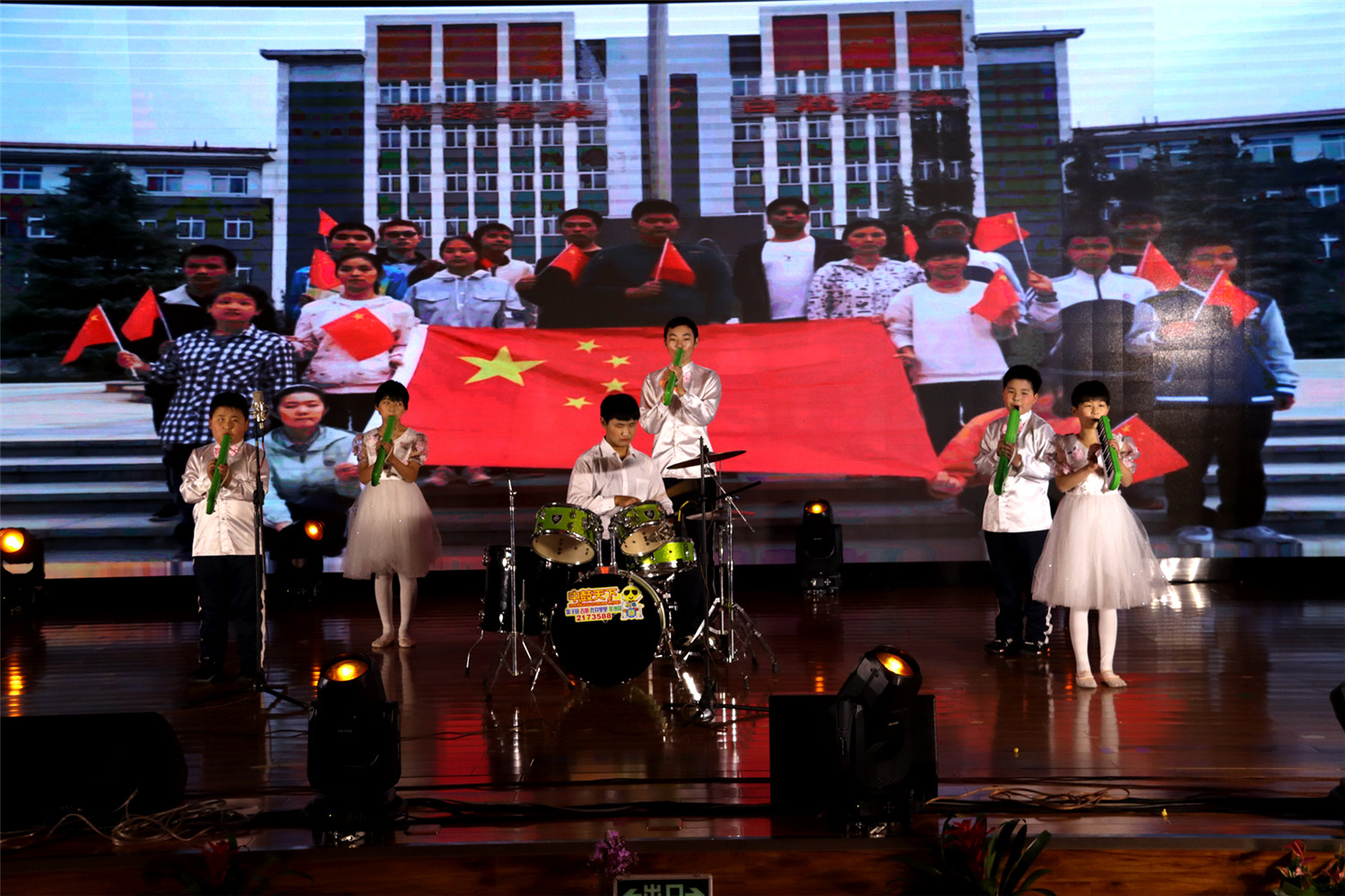 展自信風(fēng)采 祝祖國繁榮富強(qiáng)