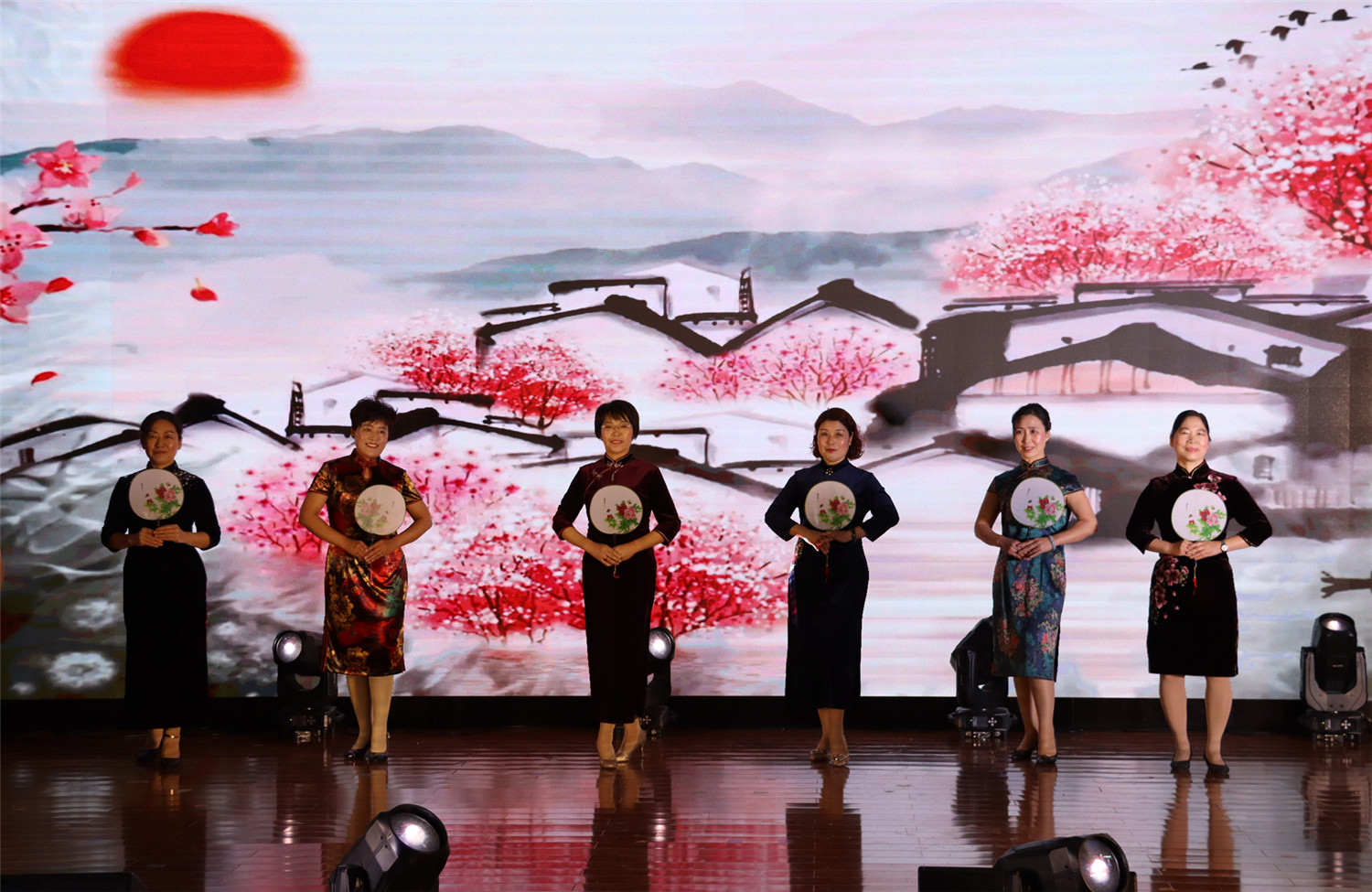 展自信風(fēng)采 祝祖國繁榮富強(qiáng)