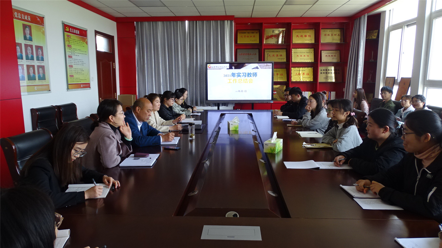 市特教中心召開實(shí)習(xí)教師工作總結(jié)會(huì)議