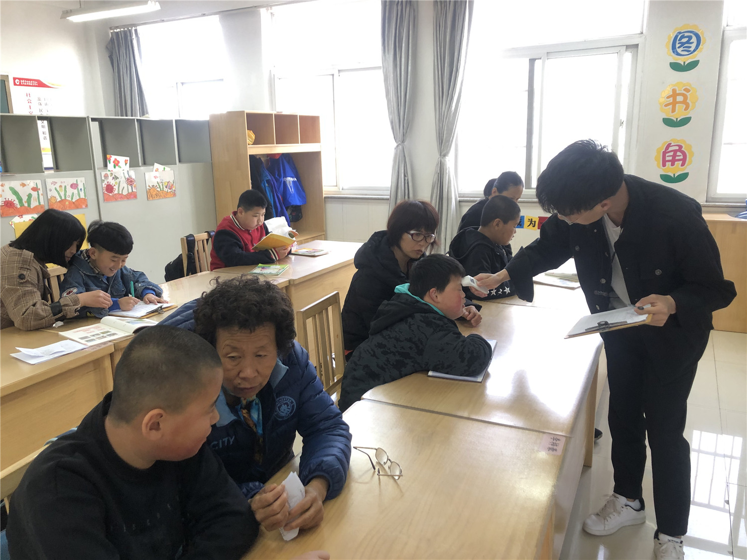 市特教中心召開實(shí)習(xí)教師工作總結(jié)會(huì)議