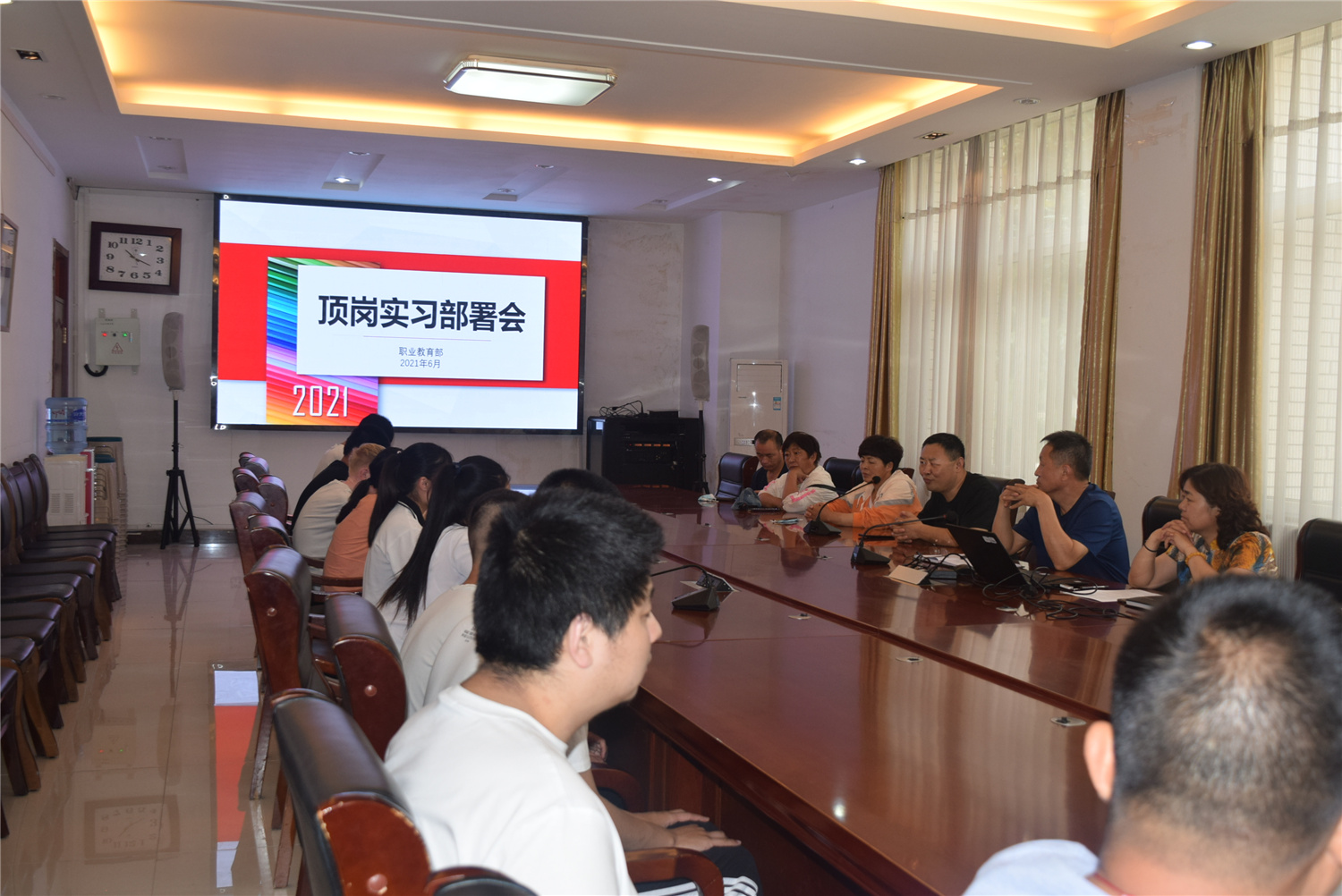 市特教中心召開(kāi)頂崗實(shí)習(xí)部署會(huì)