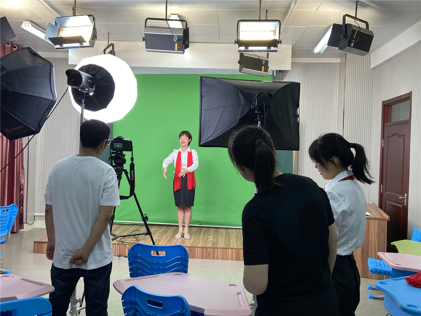 手語(yǔ)唱中華 青教展風(fēng)采