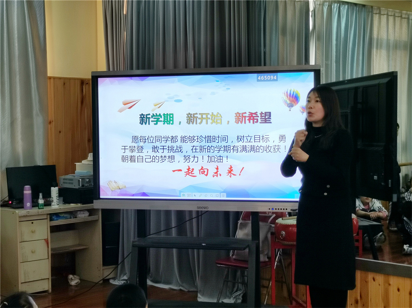 流動(dòng)紅旗飄起來　創(chuàng)先爭優(yōu)向未來