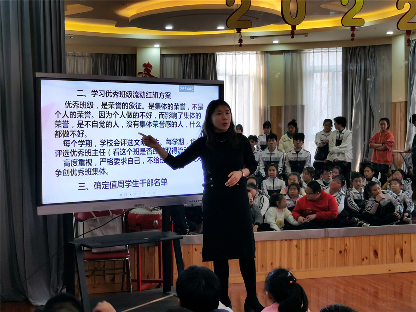 流動(dòng)紅旗飄起來　創(chuàng)先爭優(yōu)向未來