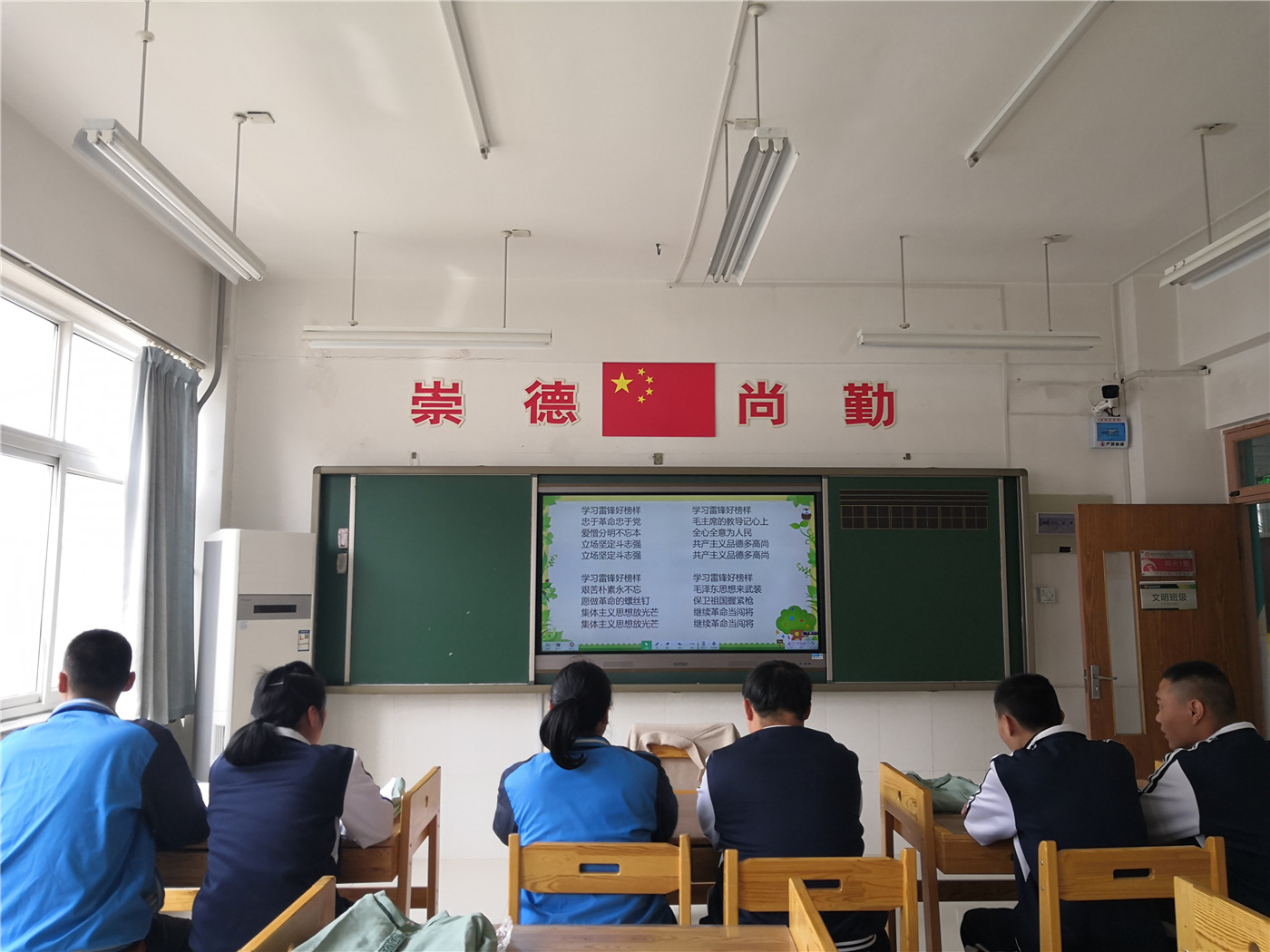 市特教中心組織開展“學(xué)黨史，感黨恩，永遠(yuǎn)跟黨走”主題教育活動(dòng)