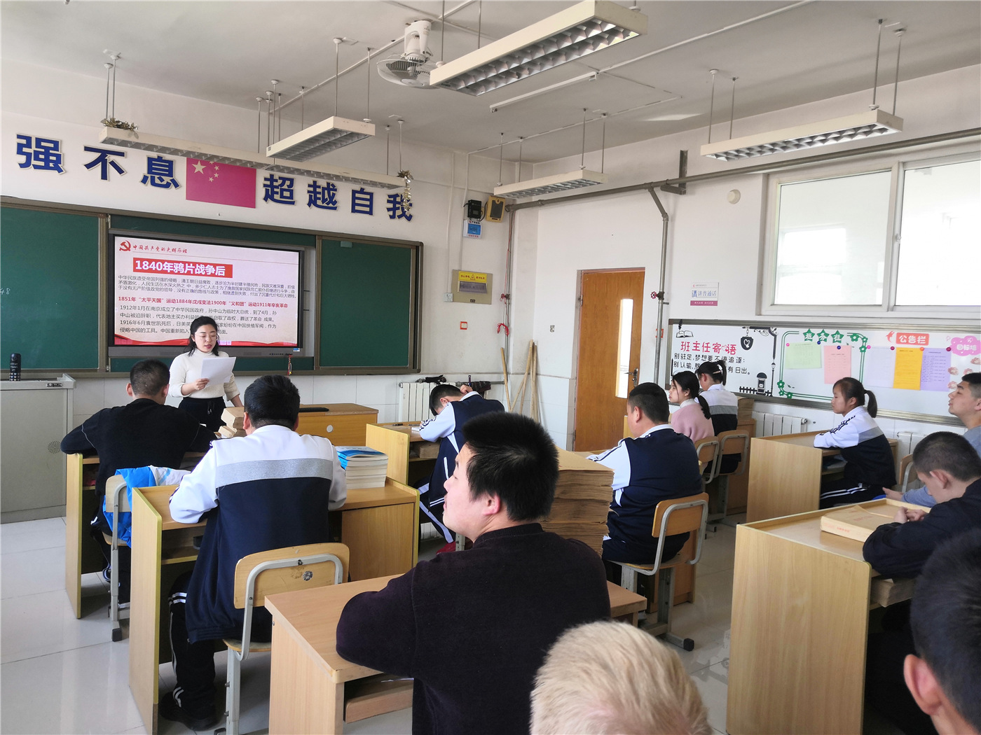 市特教中心組織開展“學(xué)黨史，感黨恩，永遠(yuǎn)跟黨走”主題教育活動(dòng)