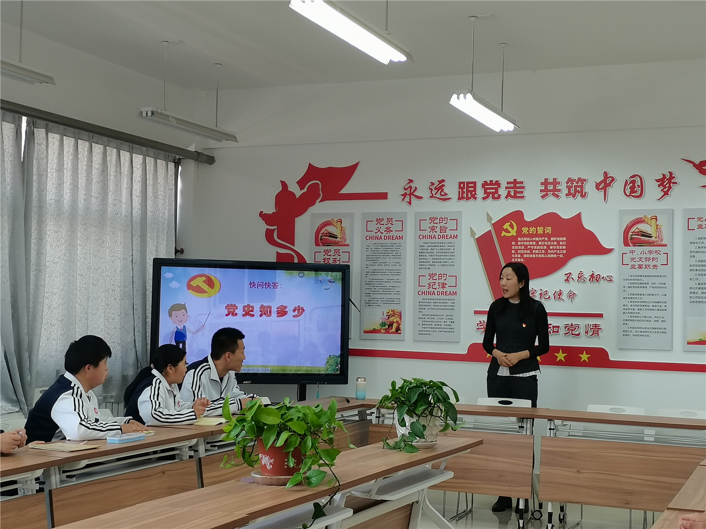 市特教中心組織開展“學(xué)黨史，感黨恩，永遠(yuǎn)跟黨走”主題教育活動(dòng)