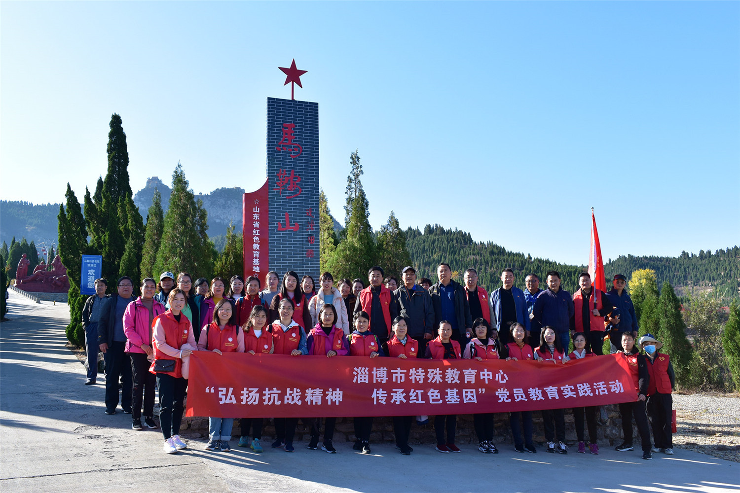 市特教中心開展“弘揚(yáng)抗戰(zhàn)精神  傳承紅色基因”黨員實(shí)踐教育活動(dòng)