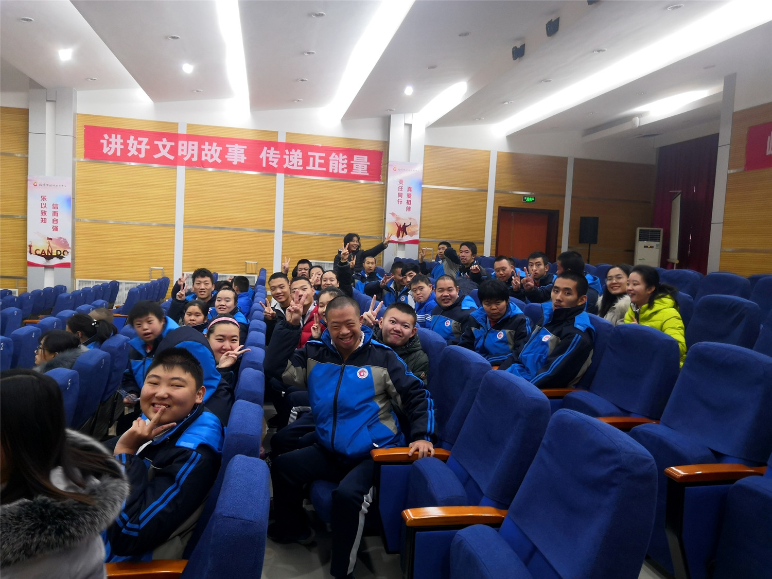 市特教中心舉行“傳承紅色基因”--慶祝新中國成立70周年觀影周活動(dòng)