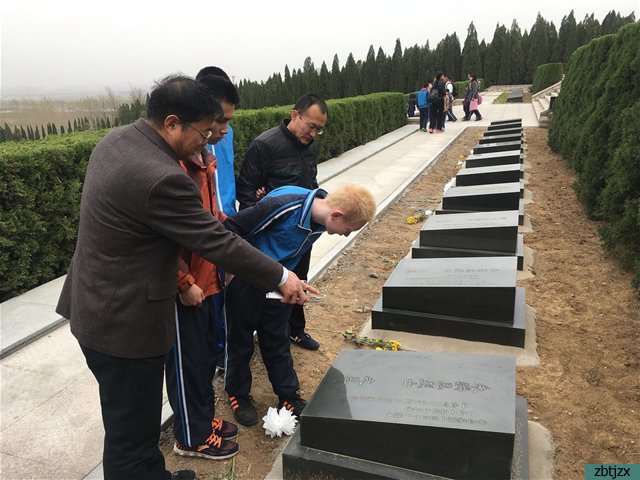 清明祭英烈，志愿護(hù)綠行