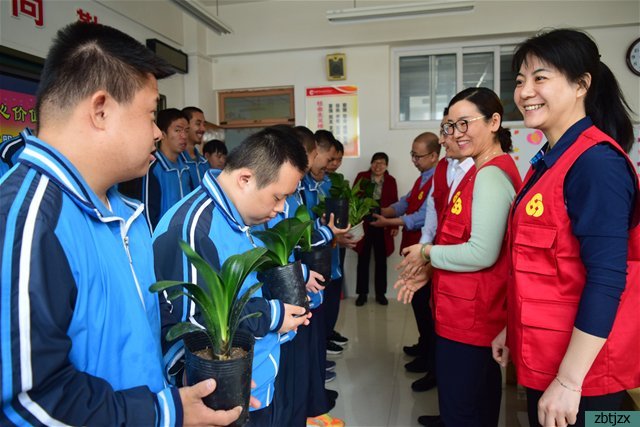 有你，我們不孤獨  ——市特教中心舉行第11個世界自閉癥日系列活動