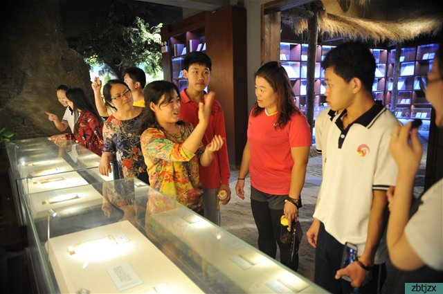 汲取傳統(tǒng)文化營(yíng)養(yǎng) 學(xué)習(xí)待人接物禮儀