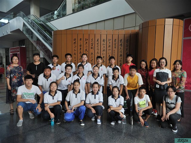 汲取傳統(tǒng)文化營(yíng)養(yǎng) 學(xué)習(xí)待人接物禮儀