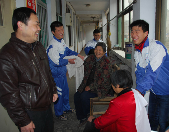 市特教中心開展走進(jìn)尚莊社區(qū)志愿服務(wù)活動