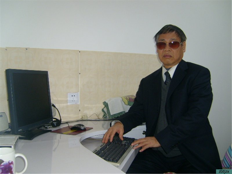 省自強(qiáng)模范、淄博市殘聯(lián)副主席，盲人協(xié)會主席——韓克常