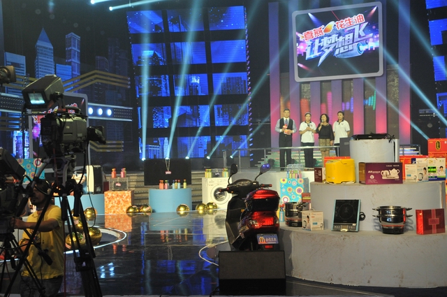 我校學(xué)生參加了山東電視臺“讓夢想飛”節(jié)目錄制。