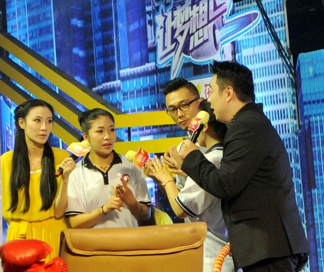 我校學(xué)生參加了山東電視臺“讓夢想飛”節(jié)目錄制。